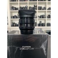 ราคา Fujifilm XF 35mm F2 4R อดีตร้าน ครบกล่อง มีรอยถลอคตรงขอบนิดหน่อย (29282357046)
