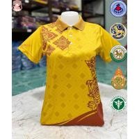 ราคา เสื้อโปโลสีเหลืองตัดกาแฟพิมพ์ลายไทย เลือกตราหน่วยงานได้ สาธา สพฐ อปท และอื่นๆ (24622258847)