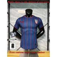 ราคา ปัญหาผู้เล่นและแฟนบอล เสื้อผ้าฟุตบอลอเมริกัน ฤดูกาล 2025 26 แบบที่ใช้ทั้งที่บ้านและที่สนาม ของสหรัฐอเมริกา เวอร์ชันผู้เล่น สำหรับทีมชาติสหรัฐอเมริกา แบบเสื้อฟุตบอล ฮีปส์ กิร์มา ฉบับผู้เล่น ฟุตบอลโลก 2