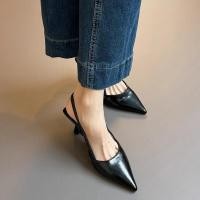 ราคา รองเท้าส้นสูง Retro Pointed Toe สีดำและแดง เหมาะสำหรับสตรี (53856916363)