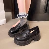 ราคา รองเท้าโลฟเฟอร์สำหรับผู้หญิง สไตล์วิทยาเขต ส้นและพื้นหนา เพิ่มความสูง ออกแบบด้วยโทนสีดำและขาว ขนาดเล็ก (48856607513)