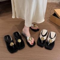 ราคา รองเท้าแตะสุภาพสตรี 2026 ฤดูร้อนสไตล์ใหม่ Flip Flops หนา Soled Flip Flops สไตล์อังกฤษสวมใส่ด้านนอก Retro รองเท้าแตะแบนสบายๆ (56257284394)