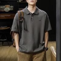 ราคา เสื้อโปโลผู้ชายแบบ retro อเมริกัน ทรงหลวม สไตล์คูลสำหรับหนุ่มๆ ในฤดูร้อน (51006681693)