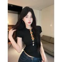 ราคา เสื้อแขนสั้นถักลายดอกไม้สีทอง ดีไซน์สำหรับฤดูร้อน สไตล์และฟังก์ชันครบครัน (57957536199)