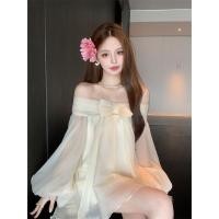 ราคา KULIMULA ชุดเดรสผ้าชีฟองไหล่เดียว ทรงโอฟชอล์ดโบว์หน้าอก ผ้าชีฟองบางเบา สีครีมหวานๆ เหมาะกับฤดูร้อน GN264 (46157604695)