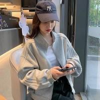ราคา KULIMULA เบสบอล เสื้อจ๊อกเกอร์สีเทา ทรงคอซิปแขนยาว ผ้าวอร์มนุ่มสบาย สไตล์สปอร์ตคลาสสิก เหมาะกับทุกโอกาส GN263 (53857567596)