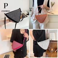 ราคา พร้อมส่ง กระเป๋าสะพายผู้หญิง กระเป๋าสามเหลี่ยมรูป Crossbody Messenger (18971520115)