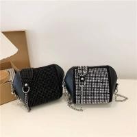 ราคา ส่งจากไทย กระเป๋าปักเพชรหนัง PU ทรงจีบใบเล็ก พร้อมสายสะพายโซ่สะพายสบายไม่เจ็บไหล่ (17698801678)