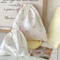 ราคา กระเป๋าเก็บเครื่องสำอางแบบมีเชือกผูกสำหรับเดินทางมีโบว์สีชมพูน่ารักกระเป๋าใส่เสื้อผ้าชุดชั้นในกระเป๋าจัดระเบียบแบบพกพา (48506698446)