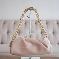 ราคา กระเป๋าหนังแกะแท้ 100 BV chain pouch (6042255540)
