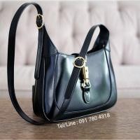 ราคา กระเป๋าหนังวัวแท้ calfskin leather GC shoulder bag (3563657275)