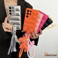 ราคา น่ารัก Pony สําหรับ Redmi 14C 14R 13 13C 13R 12 12C 11A K70 K70E K60 K40 K40S K30 K30i เคสโทรศัพท์พร้อมสายคล้องหรูหรา US Dollar Horse จี้ลงเสื้อแจ็คเก็ตปลอก (54557145284)