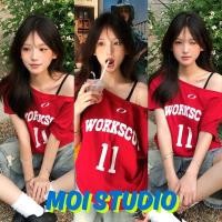 ราคา MOI พร้อมส่ง เกาหลีสไตล์ ปาดไหล่ เสื้อยืดผู้หญิง ผ้าCOTTON โคตรนุ่ม OVERSIZE เสื้อสวยๆ เสือใส่สบา พิมพ์ลาย WORKSCUT (46157431356)