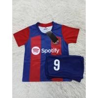 ราคา เสื้อบอลเด็ก เบอร์9ชื่อเลวานดอฟสกี้ สโมสรบาร์เซโลน่าปี2023 เสื้อพร้อมกางเกง (44178289259)