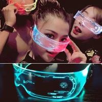 ราคา จัดส่งฟรี แว่นตาLED ส่องสว่างสีสันสดใส แว่นตา LED เรืองแสงในที่มืด ไฟกระพริบ 7 สี Led Visor Glasses สำหรับงานปาร์ตี้ สงกรานต์ คอนเสิร์ต แว่นกันลม แว่นตานิรภัย ป้องกันดวงตาจากฝุ่น PM2 5 (44707587885)