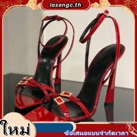 ราคา everydayshoesss ne and na ยุโรปอเมริกา2024ฤดูร้อนใหม่รองเท้าส้นสูงสีแดงผู้หญิงเปิดนิ้วเท้า rhinestone สายรัดหัวเข็มขัดปลายแหลมส้นเข็มสายรัดรองเท้าแตะผู้หญิง (57907652990)