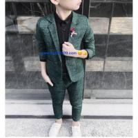 ราคา ชุดสูท เด็ก สีเขียวลาย ชุดเซท 2 ชิ้น พร้อมถุงสูท ไม้แขวน เสื้อนอกมีซับใน กางเกงเอวยางยืด ขนาด 90 ถึง 150 หรือ ขนาด 7 (25045618582)