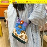 ราคา Mitch Messenger Bag กระเป๋าสะพายหนังกำมะหยี่ ดีไซน์ทรงเหมือนรองเท้าตุ๊กตา (52057407196)