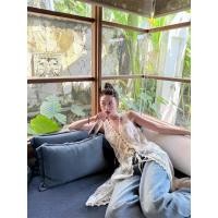ราคา ชุดเดรสลายลูกไม้สีขาวยาวเข้ารูป พร้อมกระโปรงหลายชั้น (24547839872)