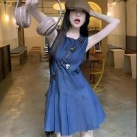 ราคา เดรสยีนส์ผู้หญิง สาวอวบ ฤดูร้อน บางเบา แขนกุด ครอป พลีท เข้ารูปช่วงเอว ระบายอากาศดี ใส่สบาย (45004220883)