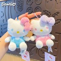 ราคา ของแท้ Hello Kitty 13 ซม ที่นั่งตุ๊กตาตุ๊กตาคลาสสิก Hello Kitty พวงกุญแจน่ารักกระเป๋าแฟชั่นจี้ของขวัญวันเกิดสาว Sanrio สินค้า Hello Kitty ลิขสิทธิ์แท้ มอบความน่ารักและความทรงจำดีๆ (52655413980)