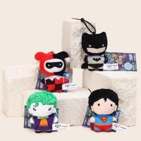 ราคา DC อย่างเป็นทางการ ยุติธรรมลีก Plush Keychain ชุด ซูเปอร์แมน Batman Joker Keyring คอลเลกชั่น ซูเปอร์ฮีโร่ Backpack เสน่ห์ อุปกรณ์เสริมกระเป๋าแฟชั่น ของขวัญที่ทันสมัยสำหรับเด็กชายและสาวเกิด อ่อนตัวละคร