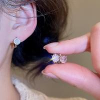 ราคา ต่างหูทรงวงกลม Huggie Hoop จาก Cubic Zirconia โทนเงินขนาดเล็ก สำหรับใส่วันสำคัญและทุกวัน (57408044407)