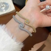ราคา กำไลข้อมือทองและเงิน งานปักเพชรสไตล์เก๋ เครื่องประดับแฟชั่น (54652453928)