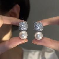 ราคา Silver Tone Paved CZ Cubic Zirconia Square Cushion Cut Drop ต่างหูสําหรับผู้หญิง Dainty เลียนแบบ Pearl Dangle Stud ต่างหู Elegant Minimalist เครื่องประดับสําหรับสวมใส่ทุกวัน Party (53957736718)