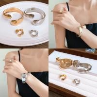 ราคา ชุดสร้อยข้อมือและแหวนรูปไข่มีสไตล์ย้อนยุค พร้อมใช้งานเป็นแฟชั่นพร็อพหรือเครื่องประดับมือ (43506668242)