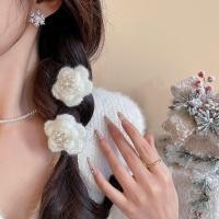 ราคา กิ๊บติดผมดอกไม้สีขาวปุย ต่างหูเกล็ดหิมะ มุก พลอยเทียม เซ็ตรองรับอากาศหนาว (54502280155)
