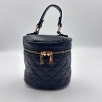 ราคา กระเป๋าถือ ทรงกล่อง สีดำ (50903820757)