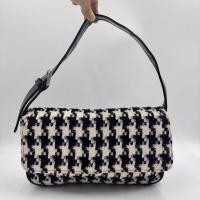ราคา กระเป๋าสะพายทรงคลาสสิกผ้าทอขาว ดำลาย Houndstooth (50205584295)