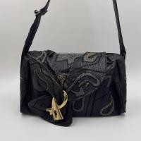 ราคา กระเป๋าสะพาย crossbody หนังแท้สีดำ (49802815783)