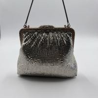 ราคา กระเป๋าออกงาน คล้องแขน โลหะสีเงิน (27543842325)
