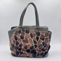 ราคา กระเป๋าสะพายหนังแท้สีดำแต่งผ้ากำมะหยี่ (49552544067)