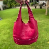 ราคา กระเป๋าสะพาย ทรงย่าม หนังแท้สีแดง หนังนุ่ม (40274534136)