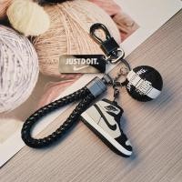 ราคา ใหม่สร้างสรรค์บาสเกตบอลรองเท้าผ้าใบพวงกุญแจประณีตจี้คู่กระเป๋านักเรียนรถ สําคัญ โซ่ จี้ของขวัญขายส่ง (49604803886)