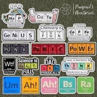 ราคา ร้านในไทยพร้อมส่ง เข็มกลัดลายเกมครอสเวิร์ดตารางธาตุ PERIODIC TABLE CROSSWORD GAME Enamel Brooch Pin Set (49207542368)