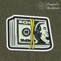 ราคา ร้านในไทยพร้อมส่ง เข็มกลัดลายแบงค์หนึ่งร้อยดอลล่าร์ 100 DOLLARS BANKNOTE Enamel Brooch Pin (49207604185)