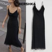 ราคา Bershka เดรสลูกไม้สีดำคอถ่วงสุดคลาสสิค (54606005490)