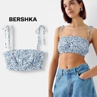 ราคา Bershka เสื้อครอปพิมพ์ลายผูกไหล่ (43169237865)