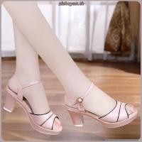 ราคา heels for women heels แบรนด์ฤดูร้อนสไตล์ใหม่ส้นหนาผู้หญิงรองเท้าแตะส้นสูงลําลองทุกการแข่งขันสายรัดหัวเข็มขัดแบนกลางส้นรองเท้าปากปลารองเท้าแพลตฟอร์มกันน้ (49057854349)