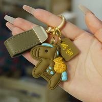 ราคา จัดส่งวันนั้น พวงกุญแจรถยนต์รูปม้าแฟชั่นน่ารัก พวงกุญแจหนัง PU จี้การ์ตูนม้านำโชคสร้างสรรค์ มีเงินทันที จี้พวงกุญแจ ของขวัญพวงกุญแจรถ Keychains จี้กระเป๋า เครื่องรางม้าโชคลาภ ของขวัญแฟชั่น ของขวัญคู่ร