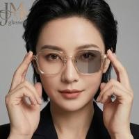 ราคา แว่นแฟชั่น เลนส์เปลี่ยนสี ใส่ได้ทั้งสายตาสั้นและสายตายาว กันแสงสีฟ้า กรอบใหญ่ดีไซน์เก๋ สไตล์เกาหลี ใส่แล้วหน้าเล็ก น้ำหน (52106905640)