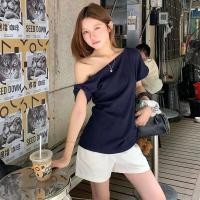 ราคา เสื้อยืดแขนสั้นไหล่เฉียงฤดูร้อนใหม่ดีไซน์หลวมบางสาวฮอตเสื้อเปิดไหล่ไม่สม่ำเสมอเทรนด์ใหม่ (57950092691)