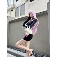 ราคา เสื้อยืดแขนยาวคอเหลี่ยมสีดำพิมพ์ลายสไตล์อเมริกันสำหรับผู้หญิง ดีไซน์ใหม่สำหรับฤดูใบไม้ผลิและฤดูใบไม้ร่วง ทรงเข้ารูปเอวเล (53608305792)