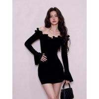ราคา เดรสสีดำสำหรับผู้หญิง ดีไซน์เก๋ หรูหรา สง่างาม มีปกผ้าลูกไม้เปิดไหล่ แขนระฆัง และกระโปรงสั้น (48608294216)