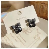 ราคา ต่างหูสตั๊ดโบว์คริสตัลสีดำ หรูหราและเป็นเครื่องประดับแฟชั่น (54652011649)