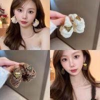 ราคา ต่างหูโลหะสามเหลี่ยม ทำจากผ้าขนสัตว์ เครื่องประดับสไตล์หวานๆ สำหรับผู้หญิง (48151481363)